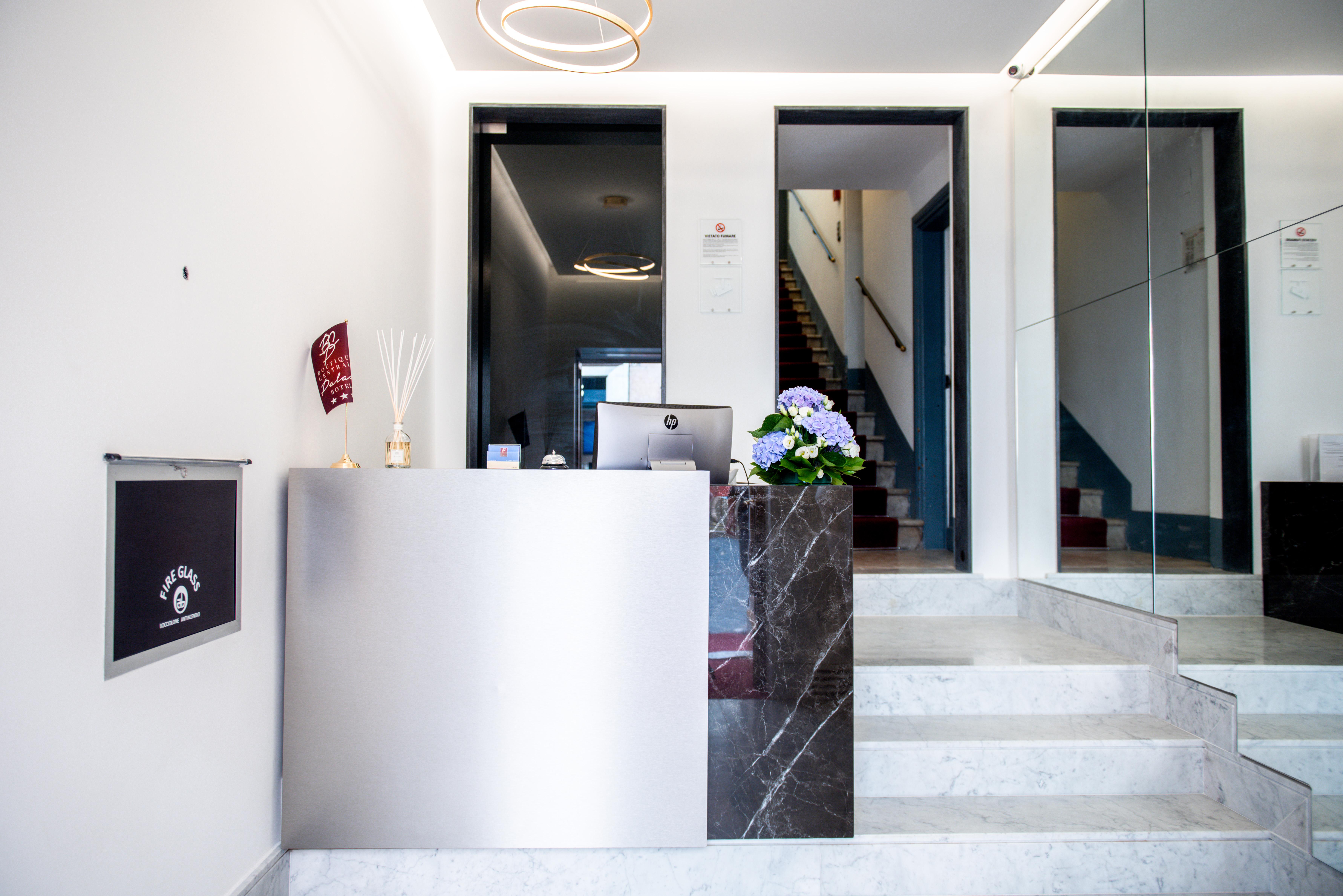Boutique Centrale Palace Hotel Rome Exterior photo